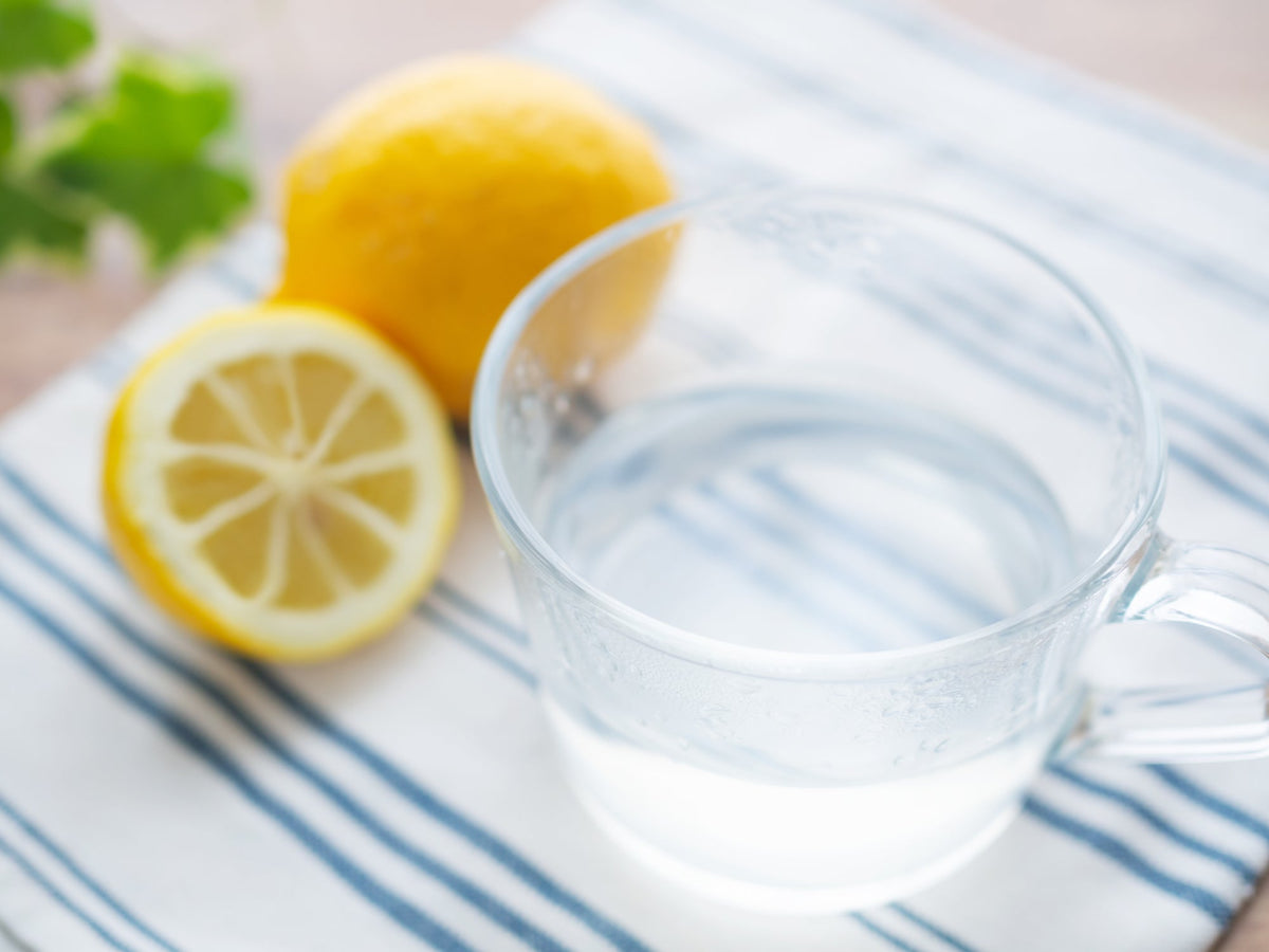 お湯にレモンを入れるだけでできるお手軽なレモン白湯
