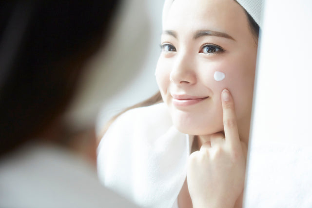美容液、日焼け止めの塗りムラを防ぐ塗り方とは?